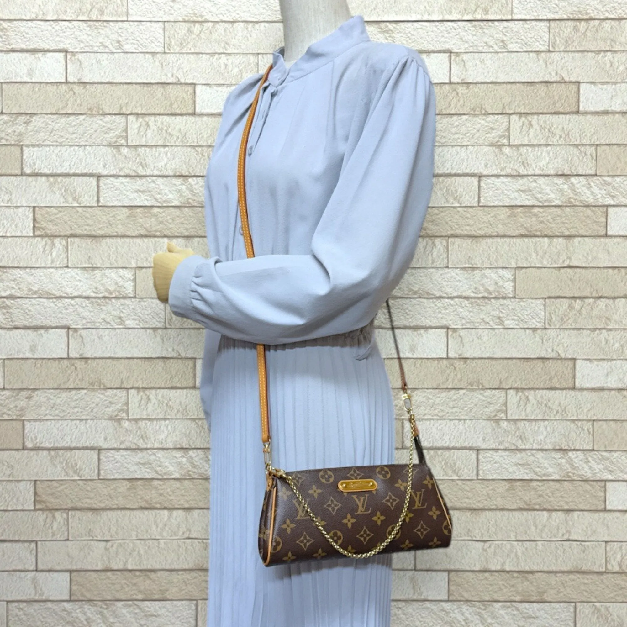 Louis Vuitton Monogram Canvas Shoulder Bag (Pre-Owned)