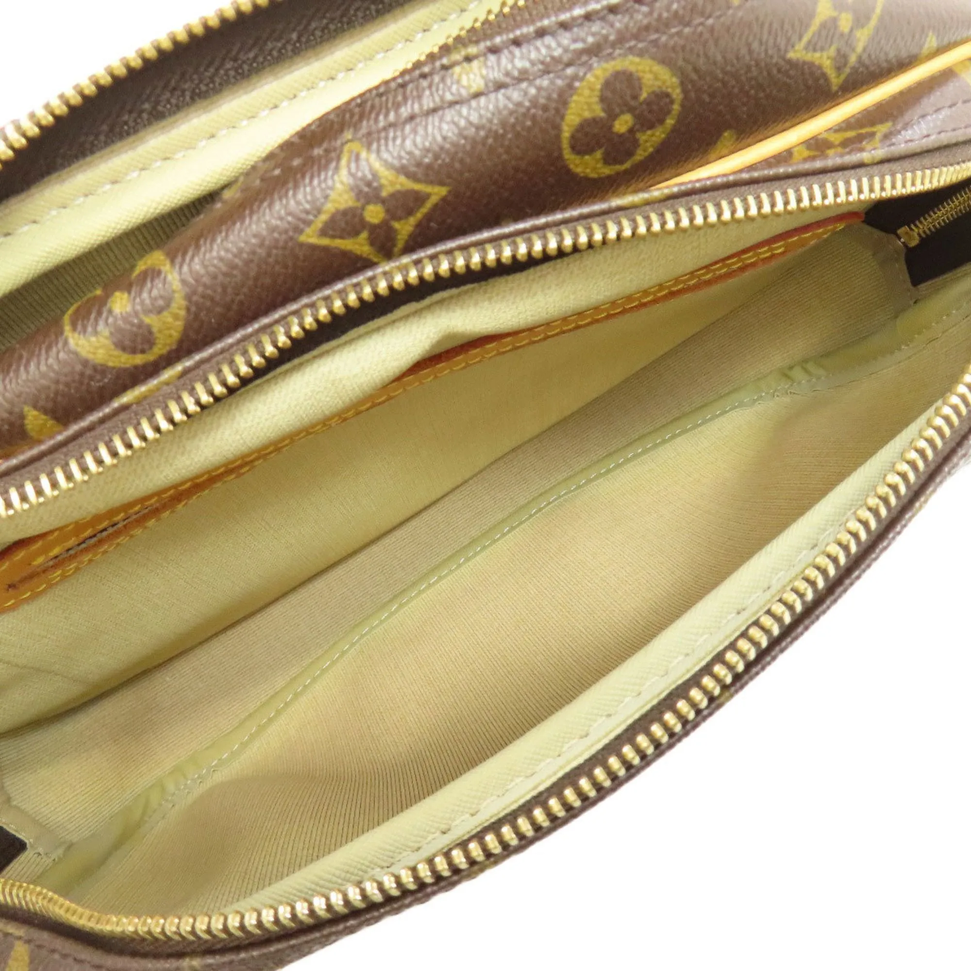 Louis Vuitton Monogram Monogram Canvas Shoulder Bag (Pre-Owned)