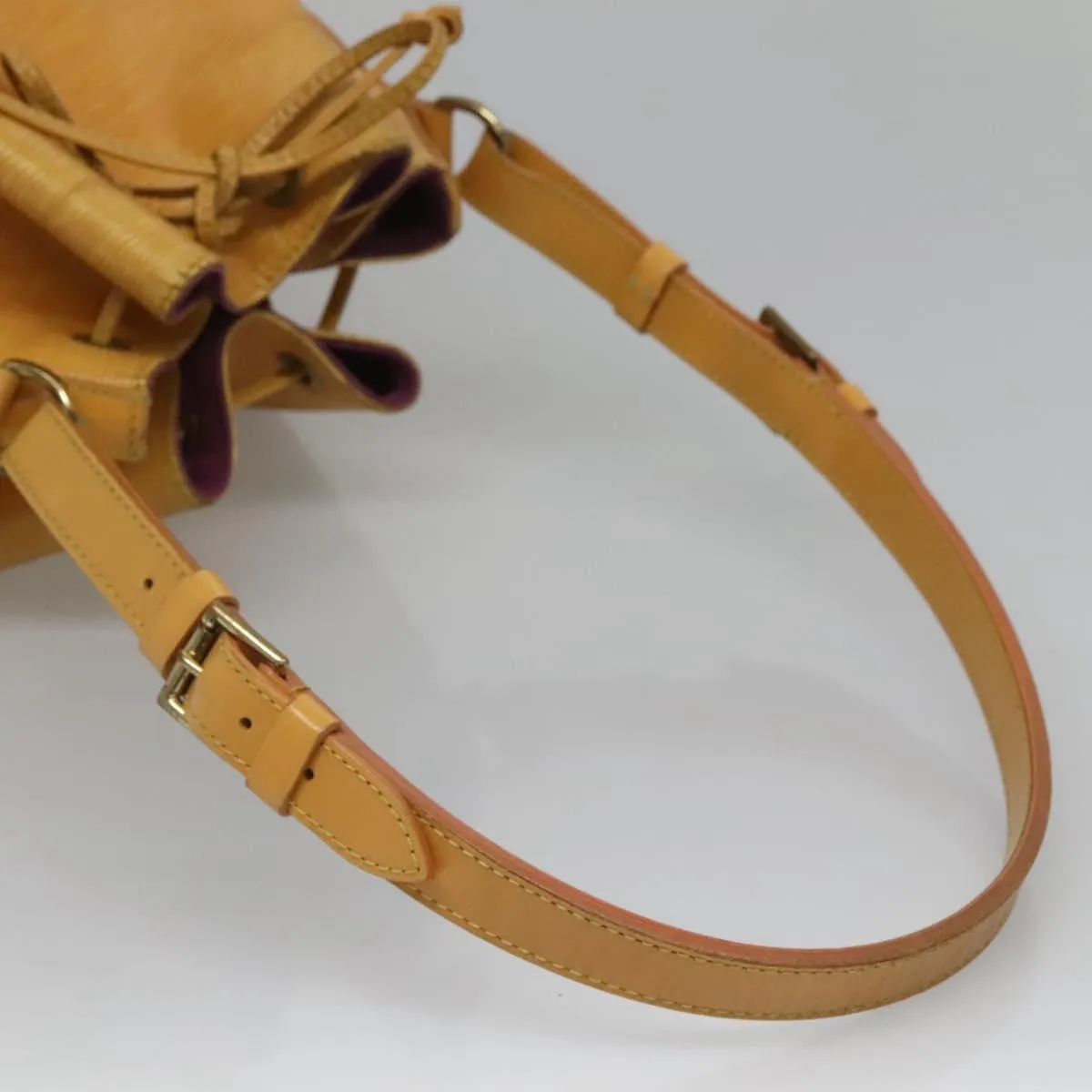Louis Vuitton No Leather Shoulder Bag (Pre-Owned)