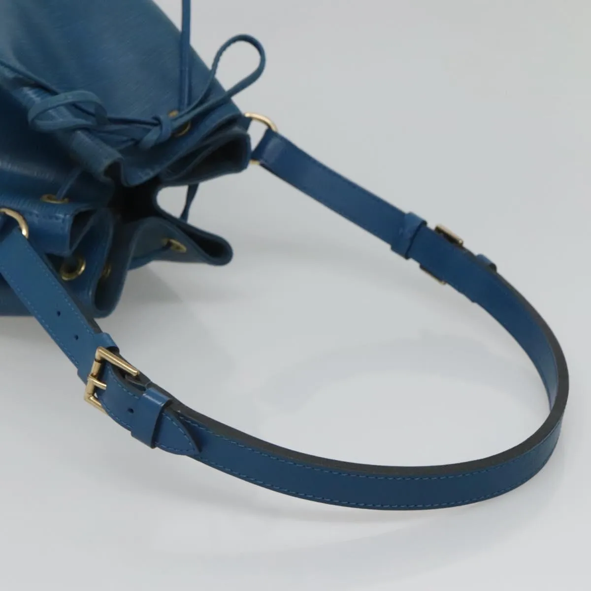 Louis Vuitton Noe Leather Shoulder Bag (Pre-Owned)