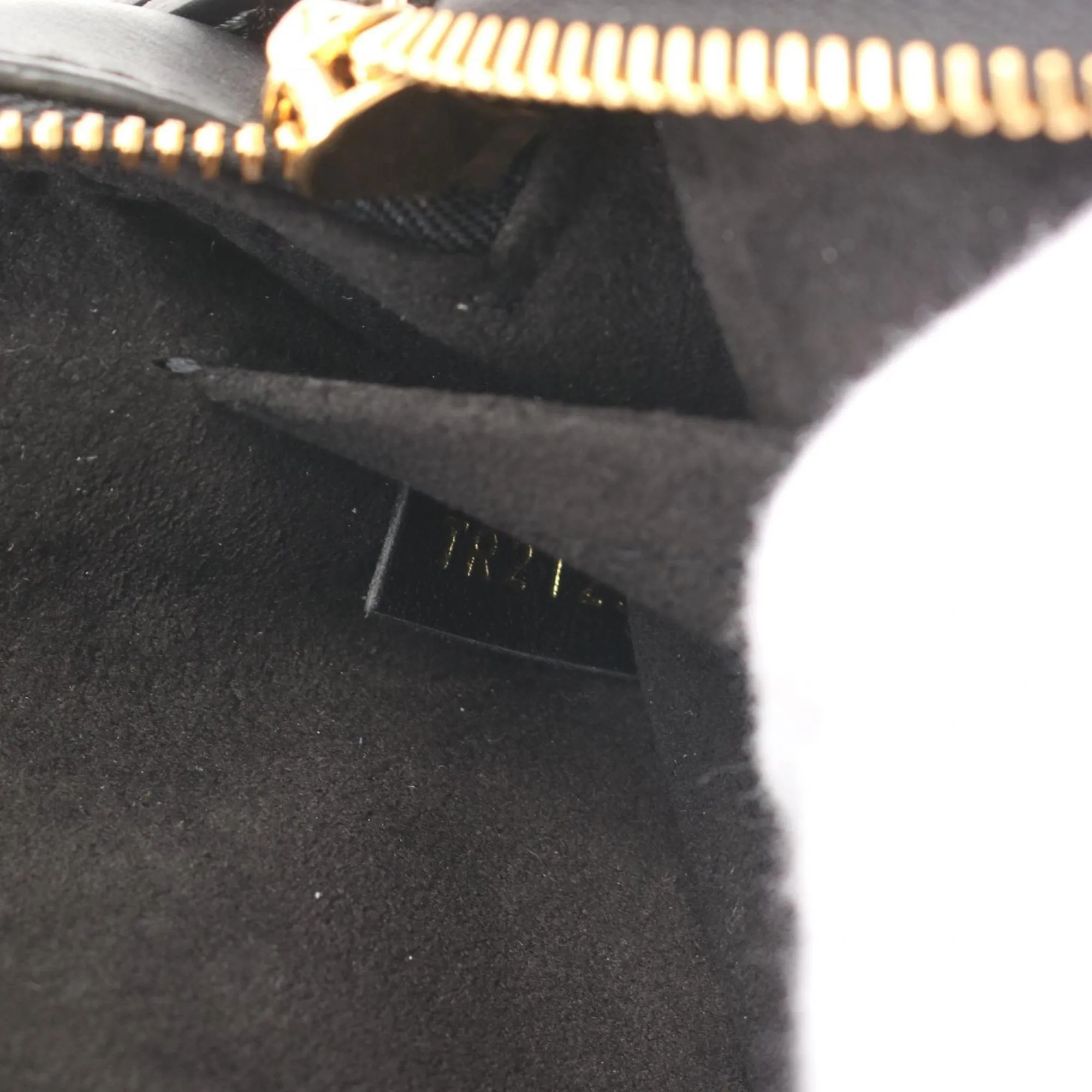 Louis Vuitton  Noir Leather Shoulder Bag (Pre-Owned)