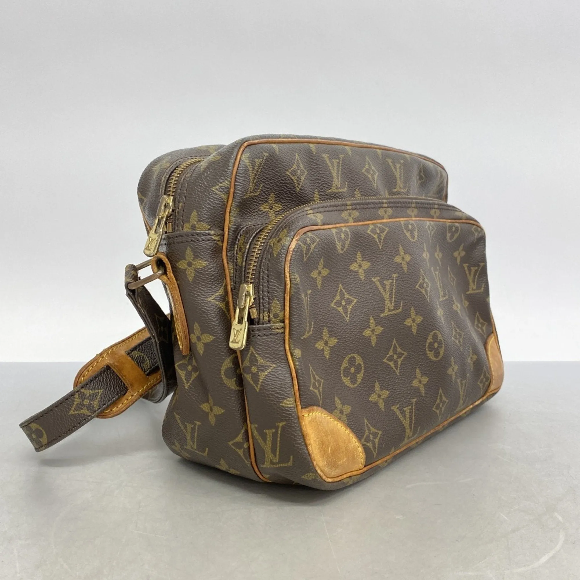 Louis Vuitton Shoulder Bag (Pre-Owned)