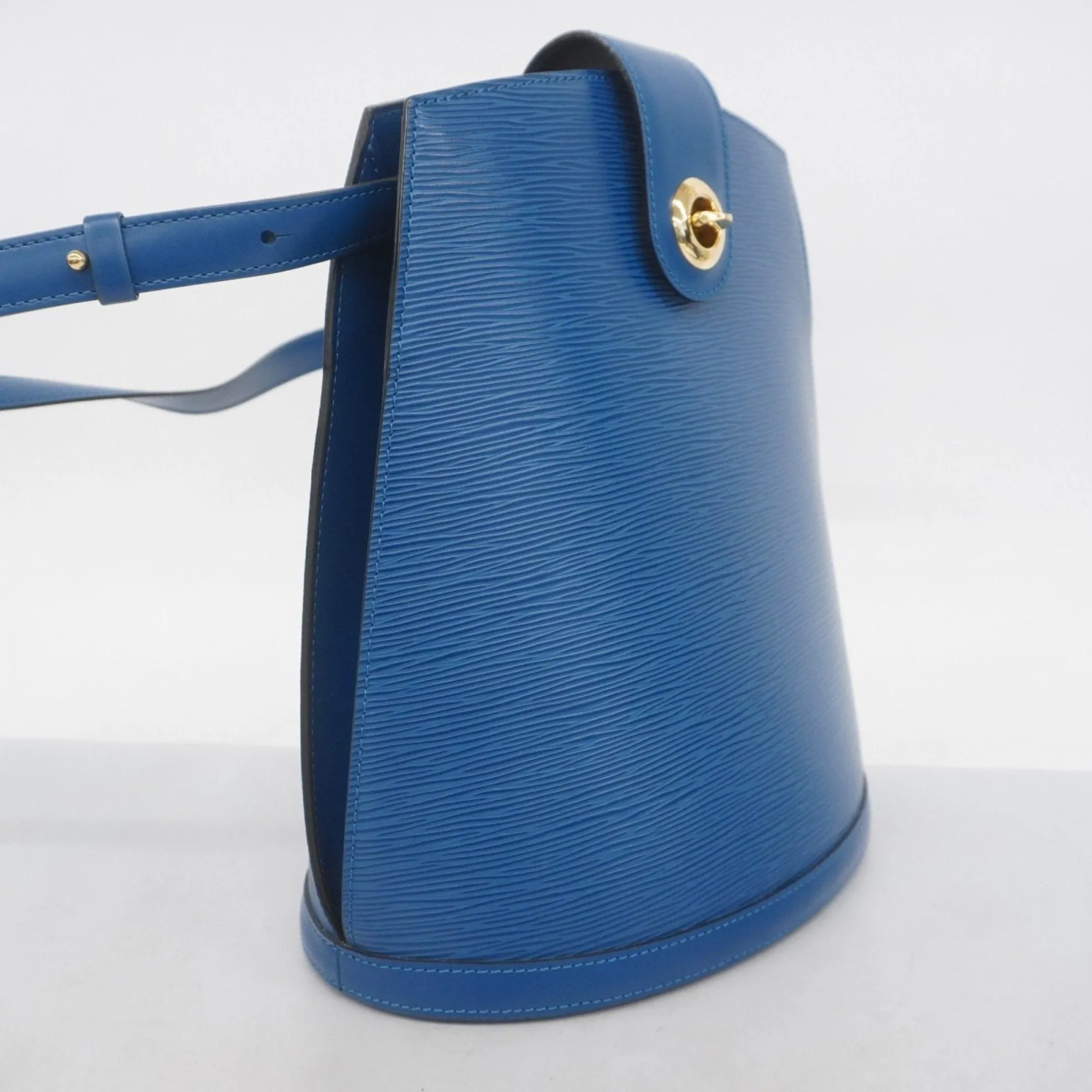 Louis Vuitton Shoulder Bag (Pre-Owned)