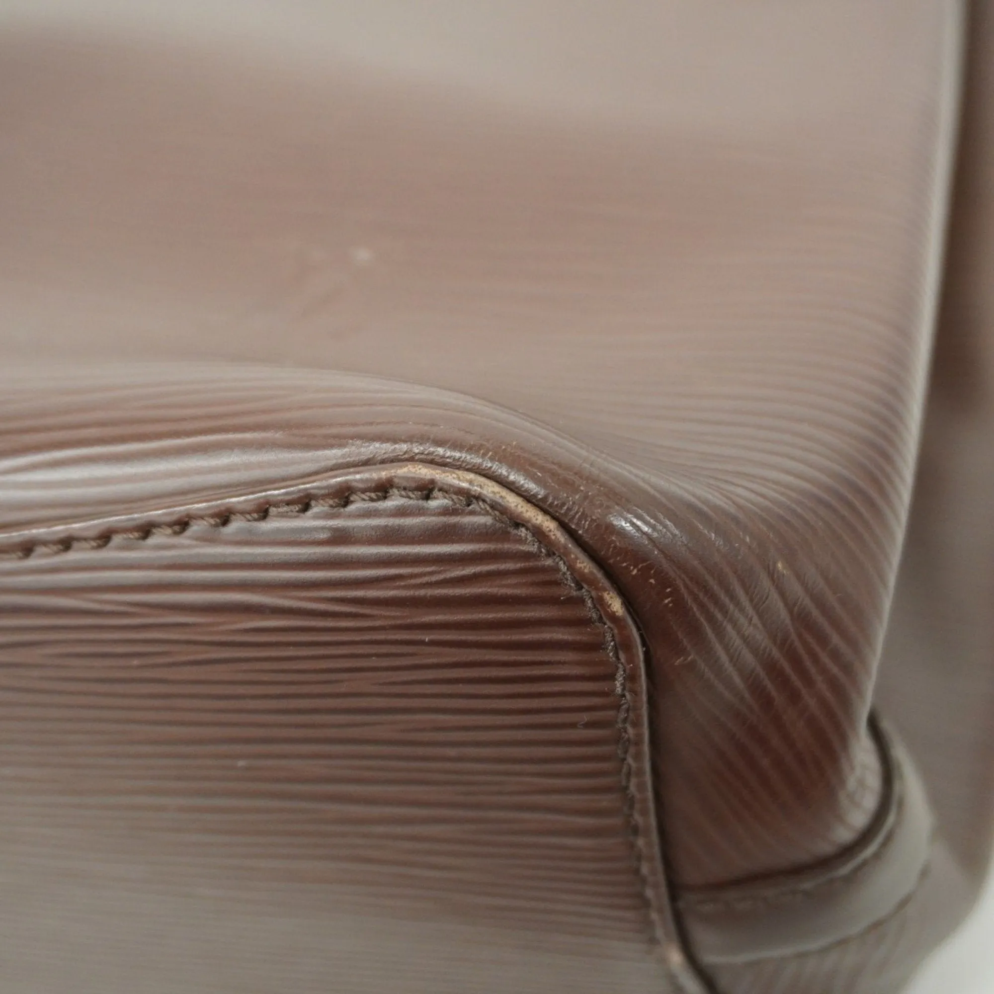 Louis Vuitton Shoulder Bag (Pre-Owned)