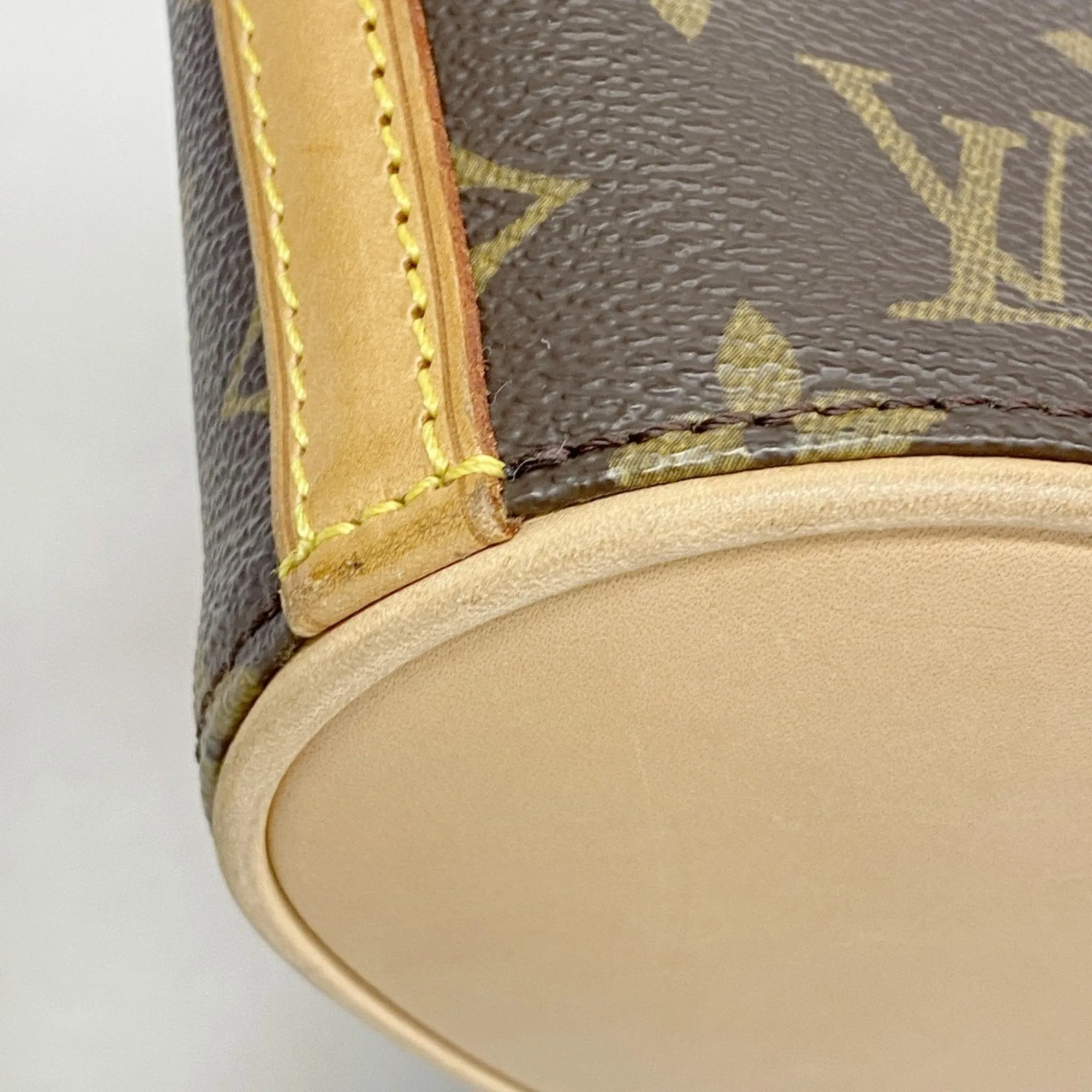 Louis Vuitton Shoulder Bag (Pre-Owned)