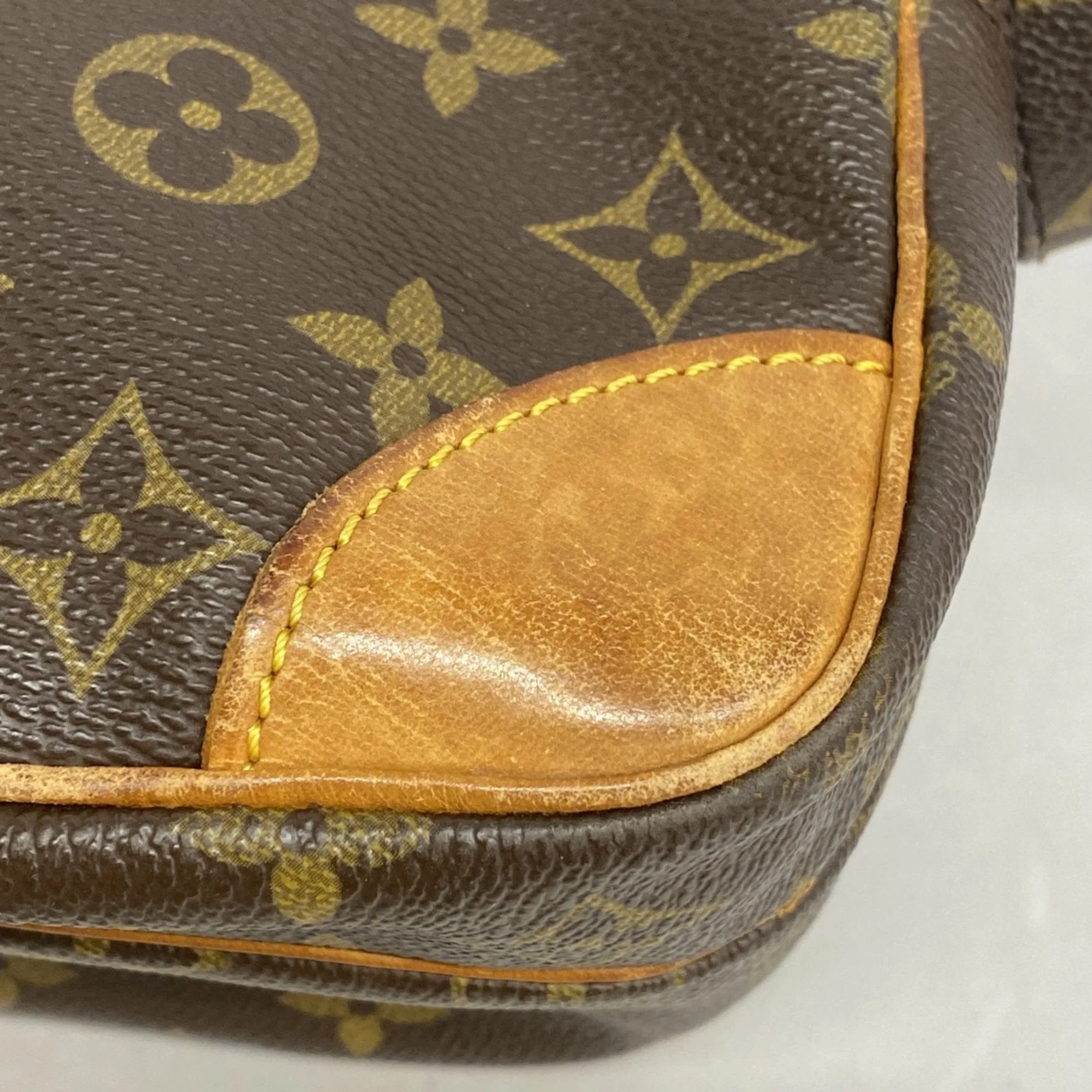 Louis Vuitton Shoulder Bag (Pre-Owned)