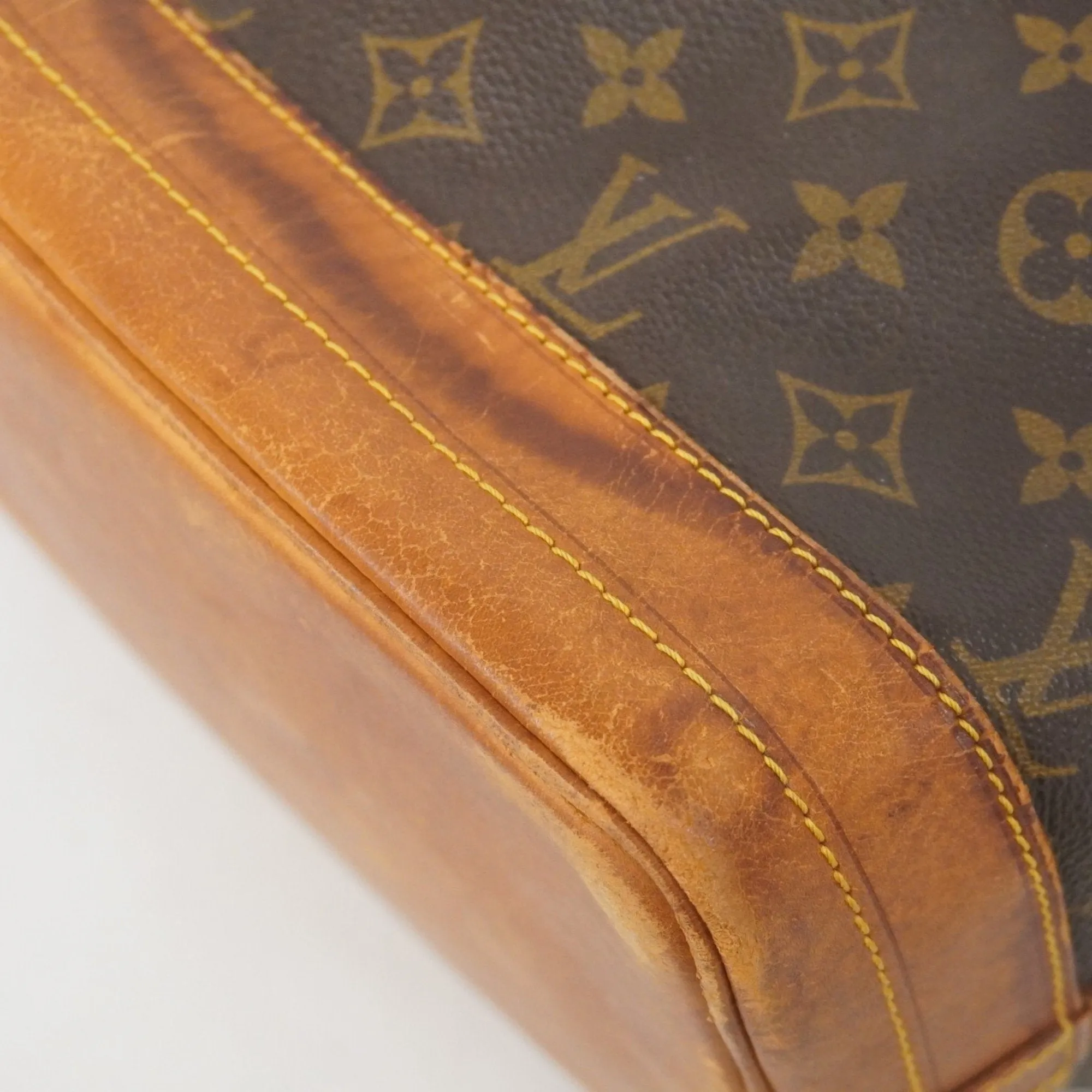 Louis Vuitton Shoulder Bag (Pre-Owned)