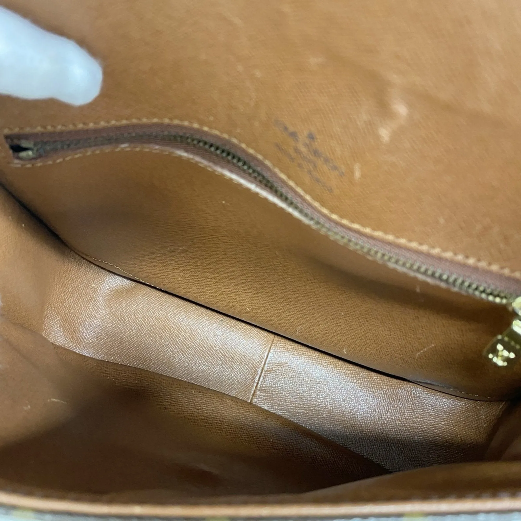 Louis Vuitton Shoulder Bag (Pre-Owned)