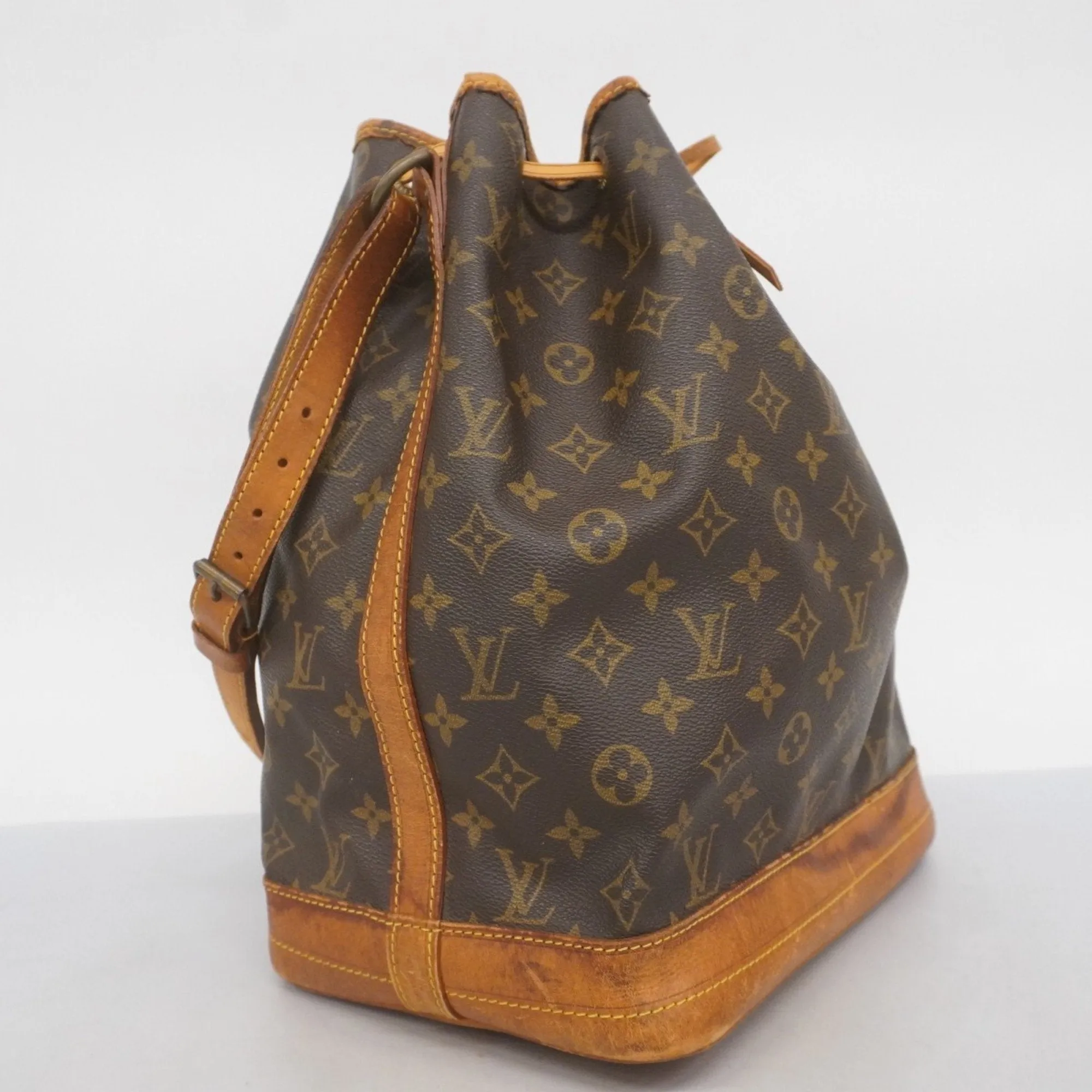 Louis Vuitton Shoulder Bag (Pre-Owned)