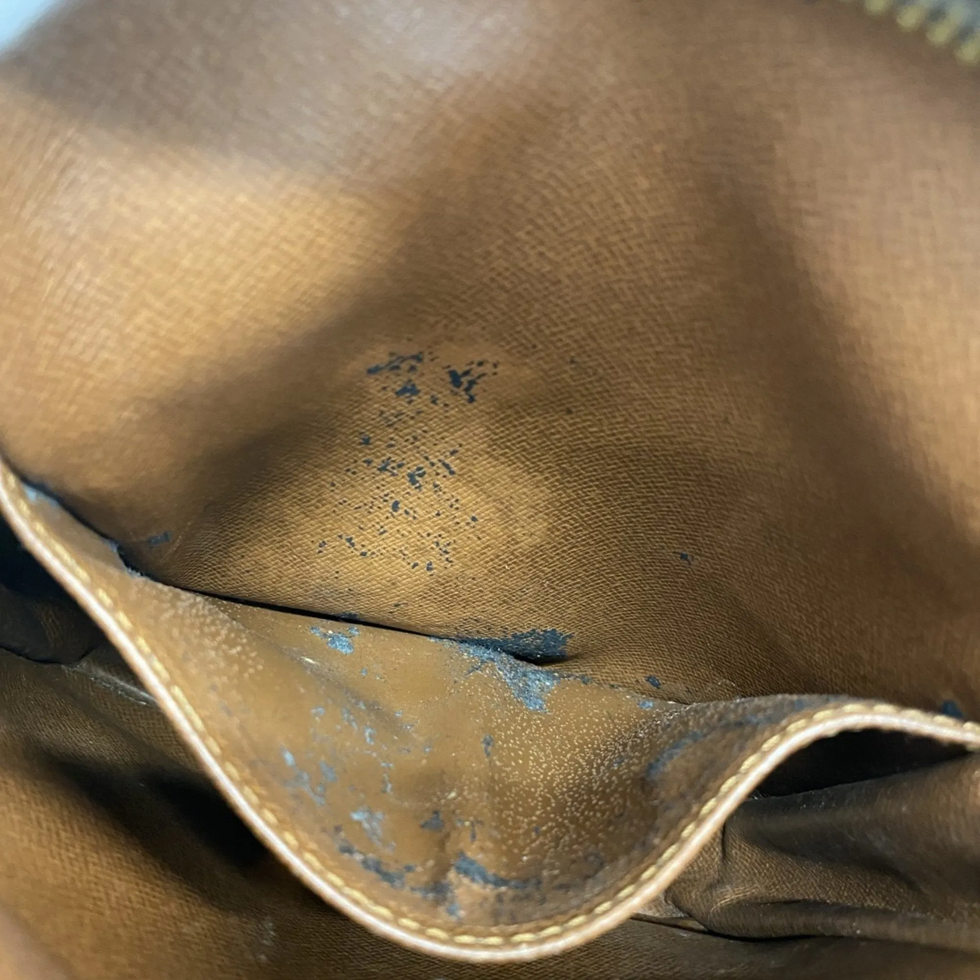 Louis Vuitton Shoulder Bag (Pre-Owned)