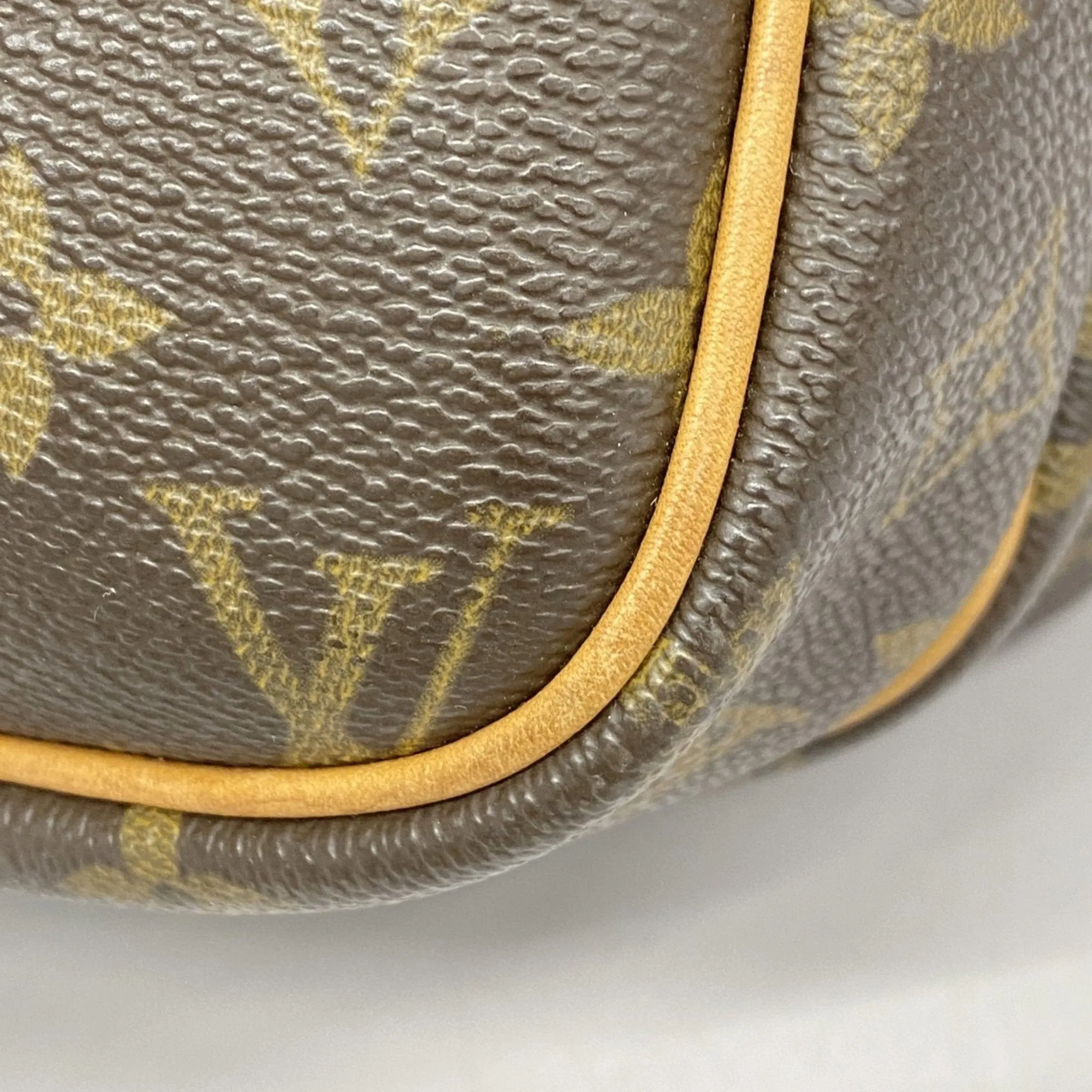 Louis Vuitton Shoulder Bag (Pre-Owned)