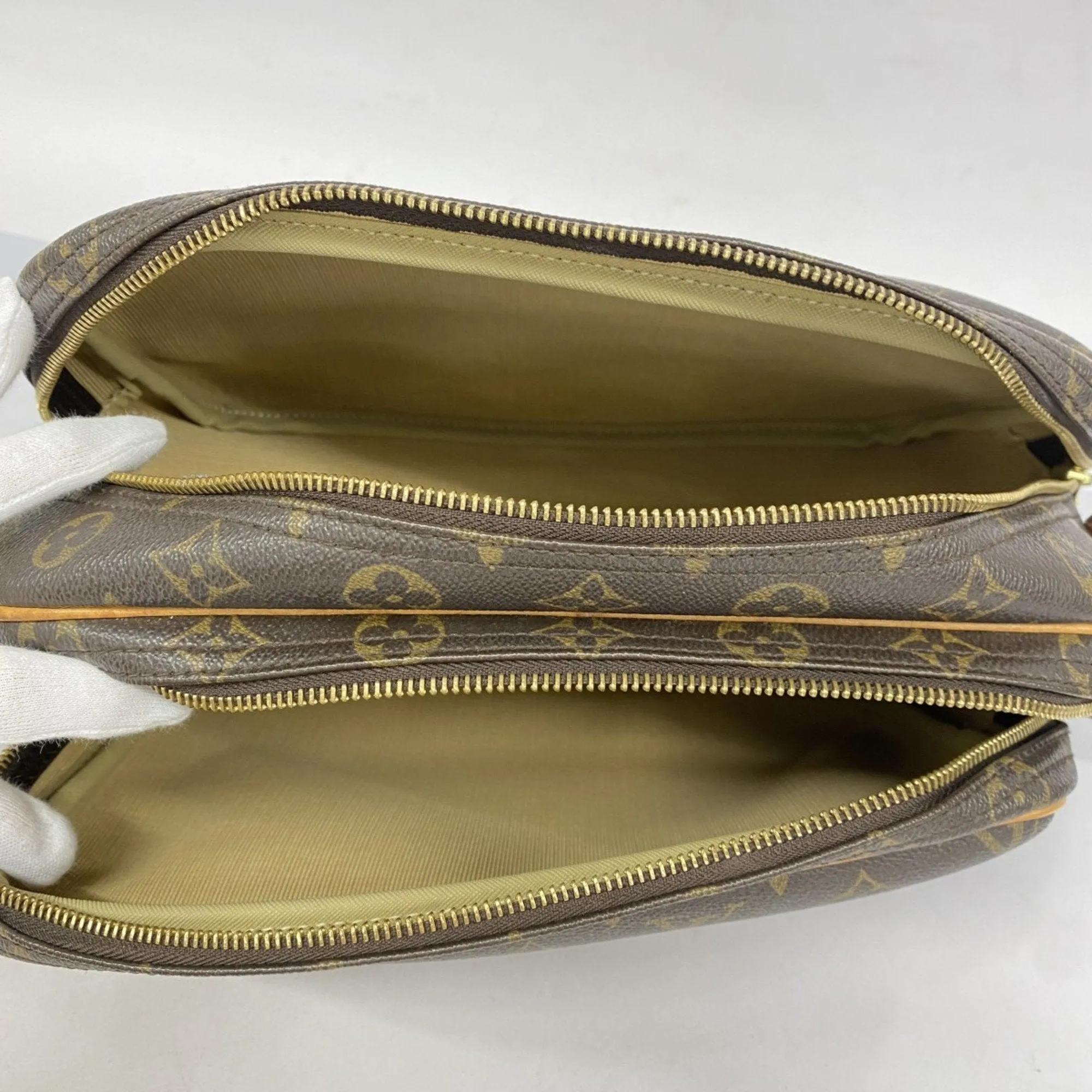 Louis Vuitton Shoulder Bag (Pre-Owned)