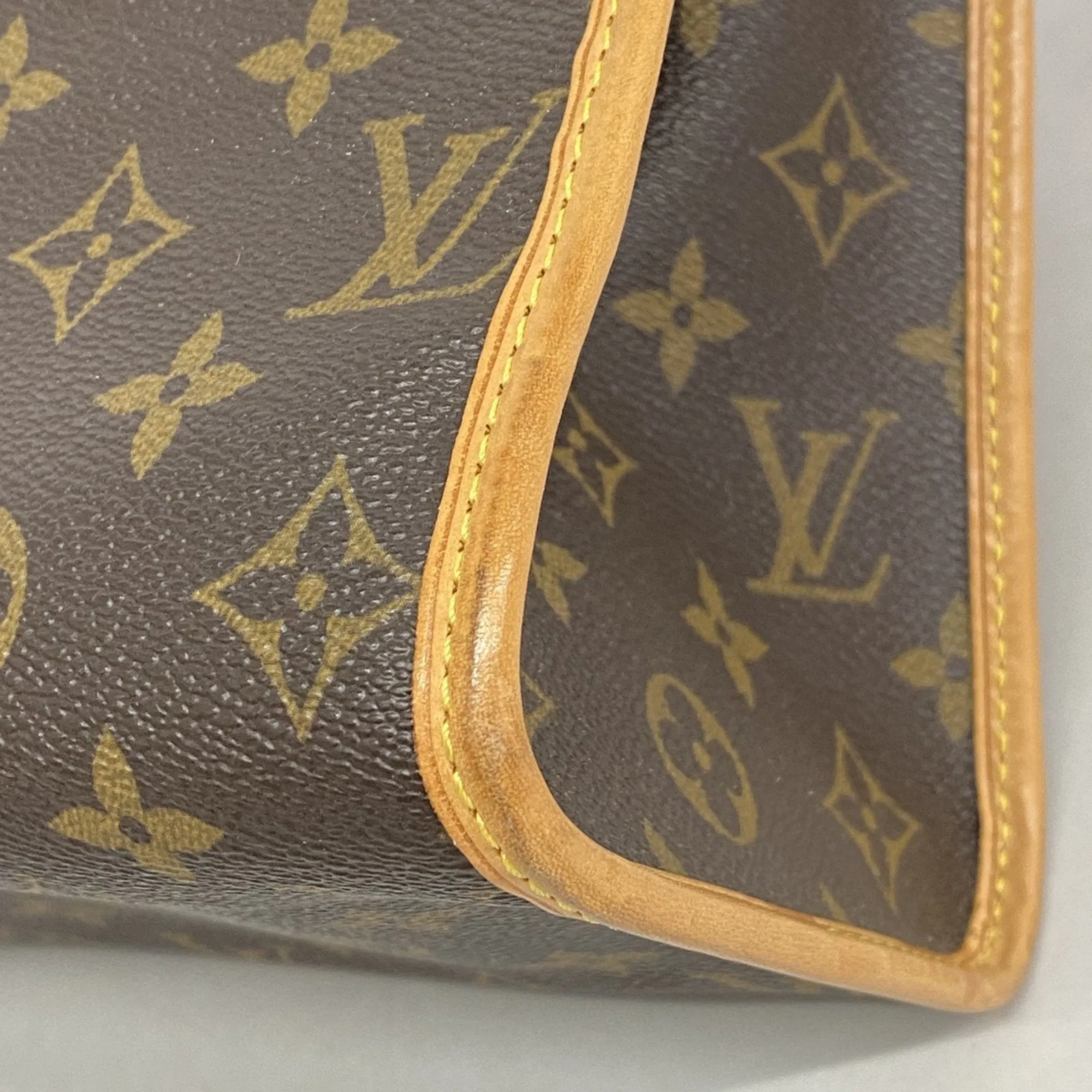Louis Vuitton Shoulder Bag (Pre-Owned)