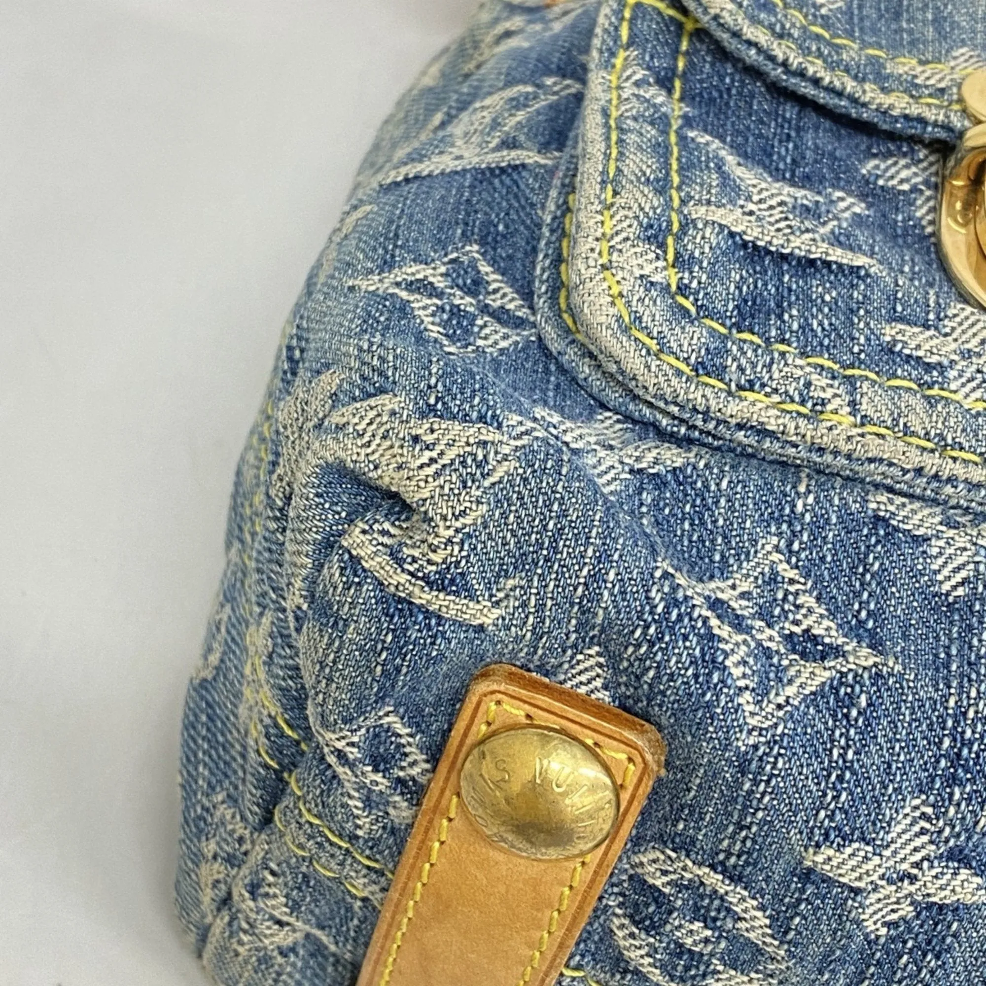 Louis Vuitton Shoulder Bag (Pre-Owned)