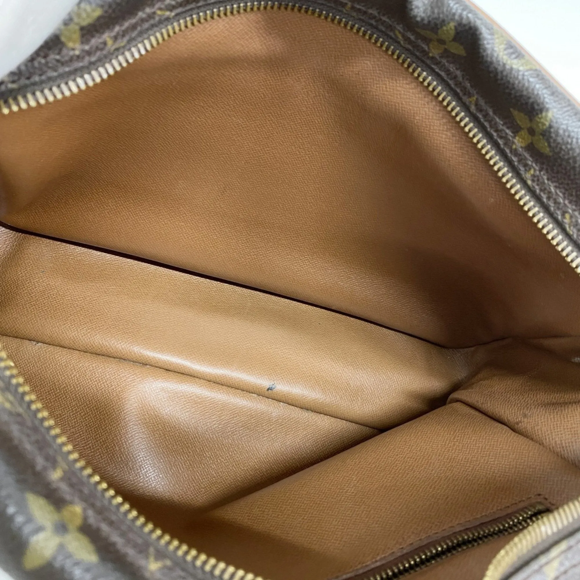 Louis Vuitton Shoulder Bag (Pre-Owned)