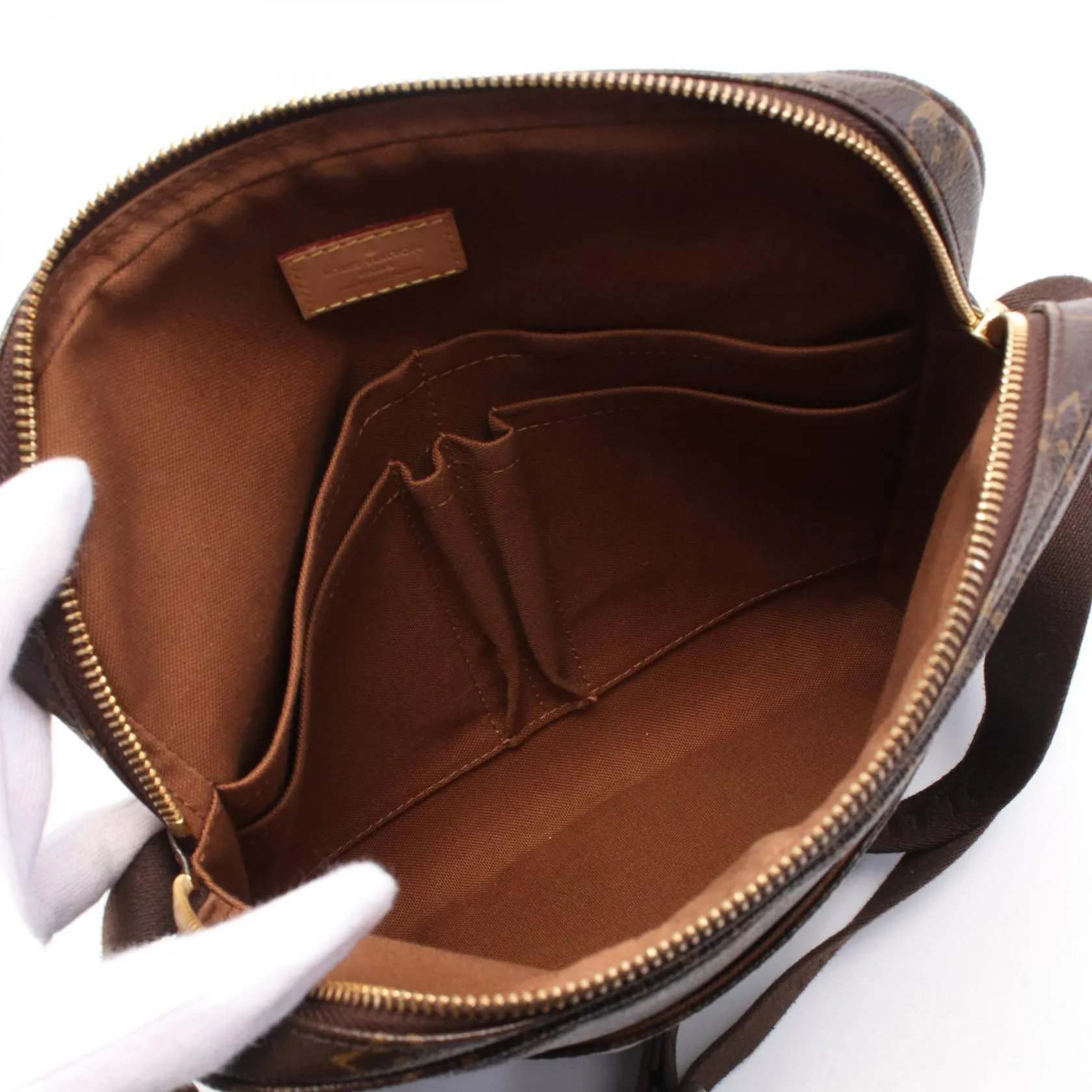 Louis Vuitton Trotteur Beaubourg Shoulder Bag