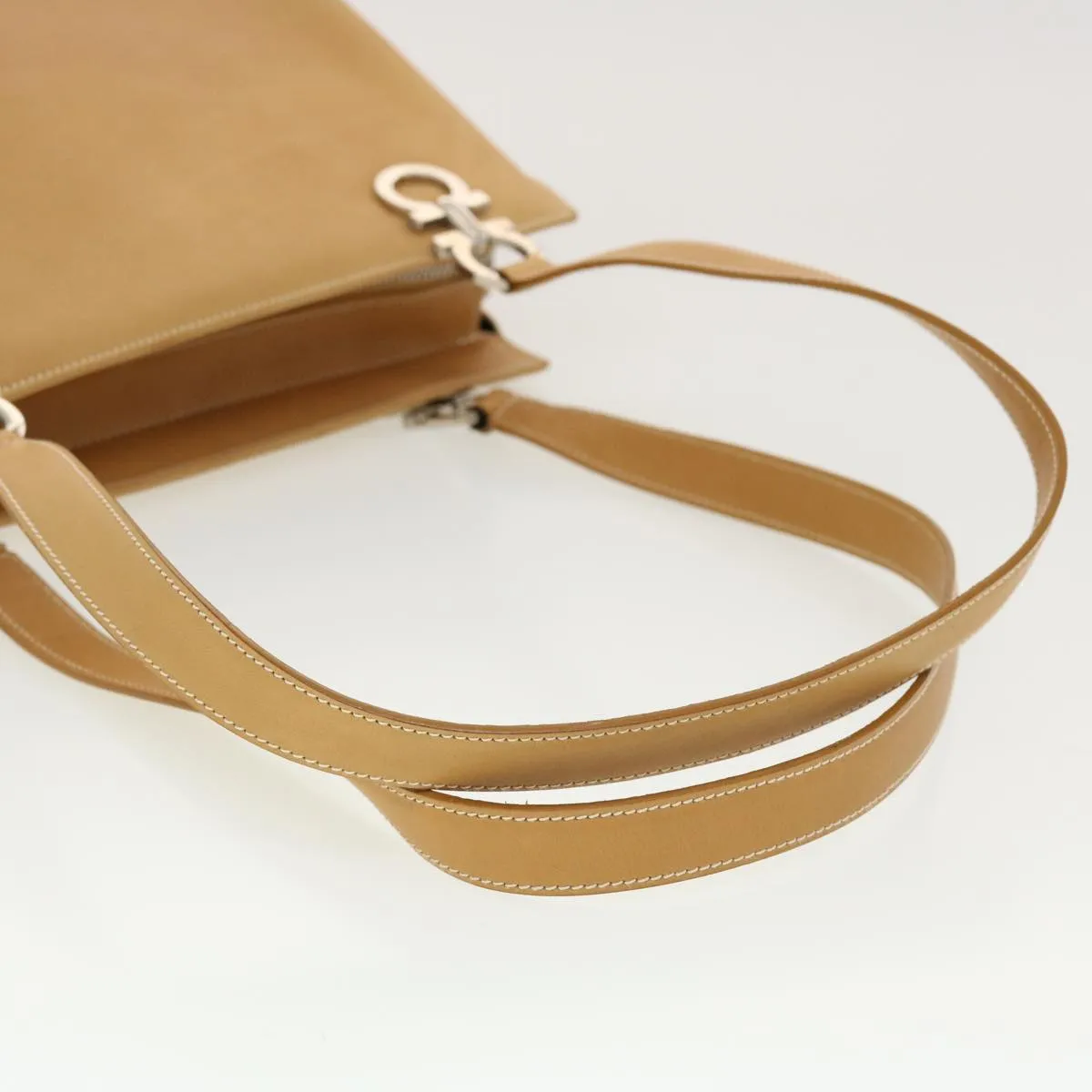 Salvatore Ferragamo Gancini  Leather Shoulder Bag (Pre-Owned)