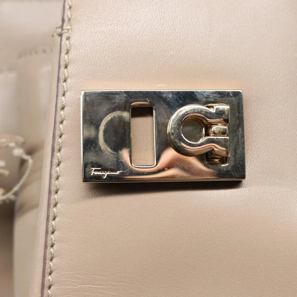 Salvatore Ferragamo Gancini  Leather Shoulder Bag (Pre-Owned)