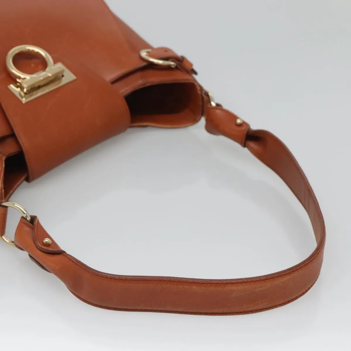 Salvatore Ferragamo Gancini Leather Shoulder Bag (Pre-Owned)