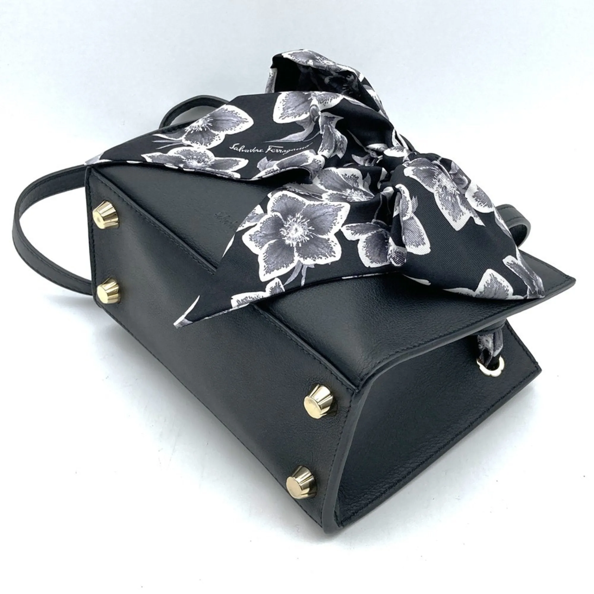 Salvatore Ferragamo Leather Handbag Shoulder Bag (Pre-Owned)