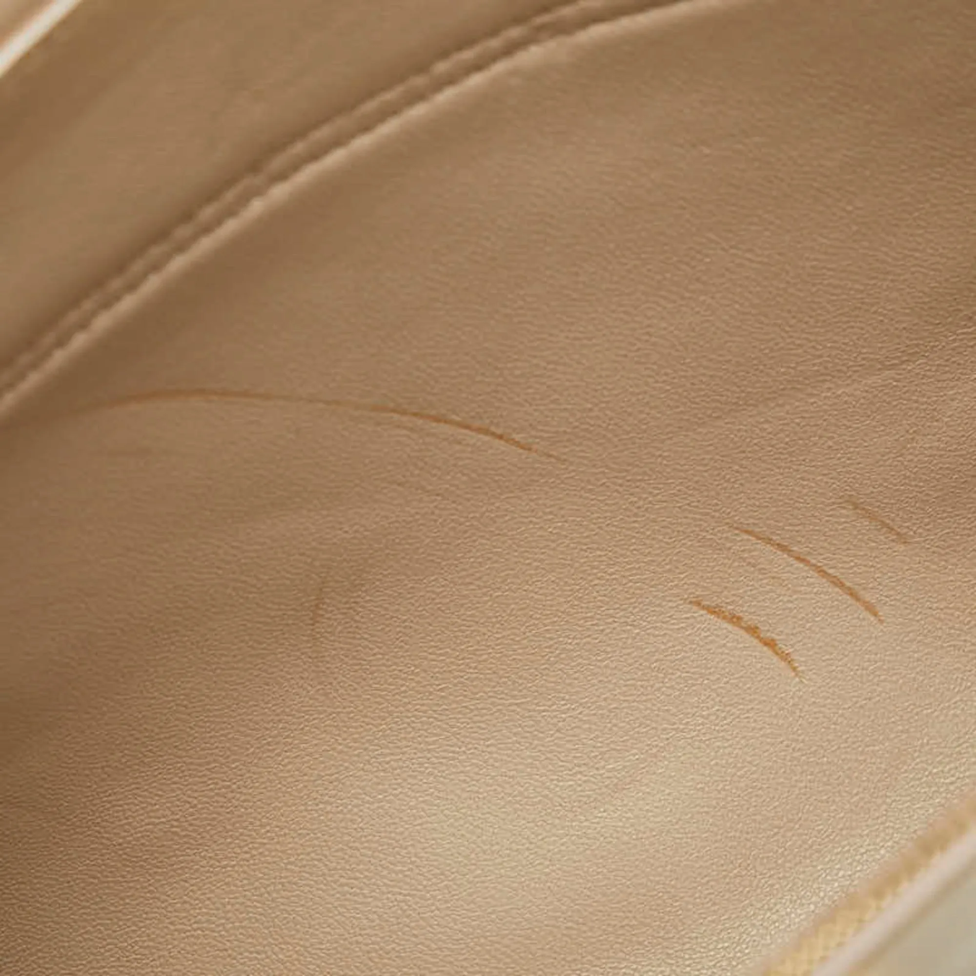 Salvatore Ferragamo   Leather Shoulder Bag (Pre-Owned)