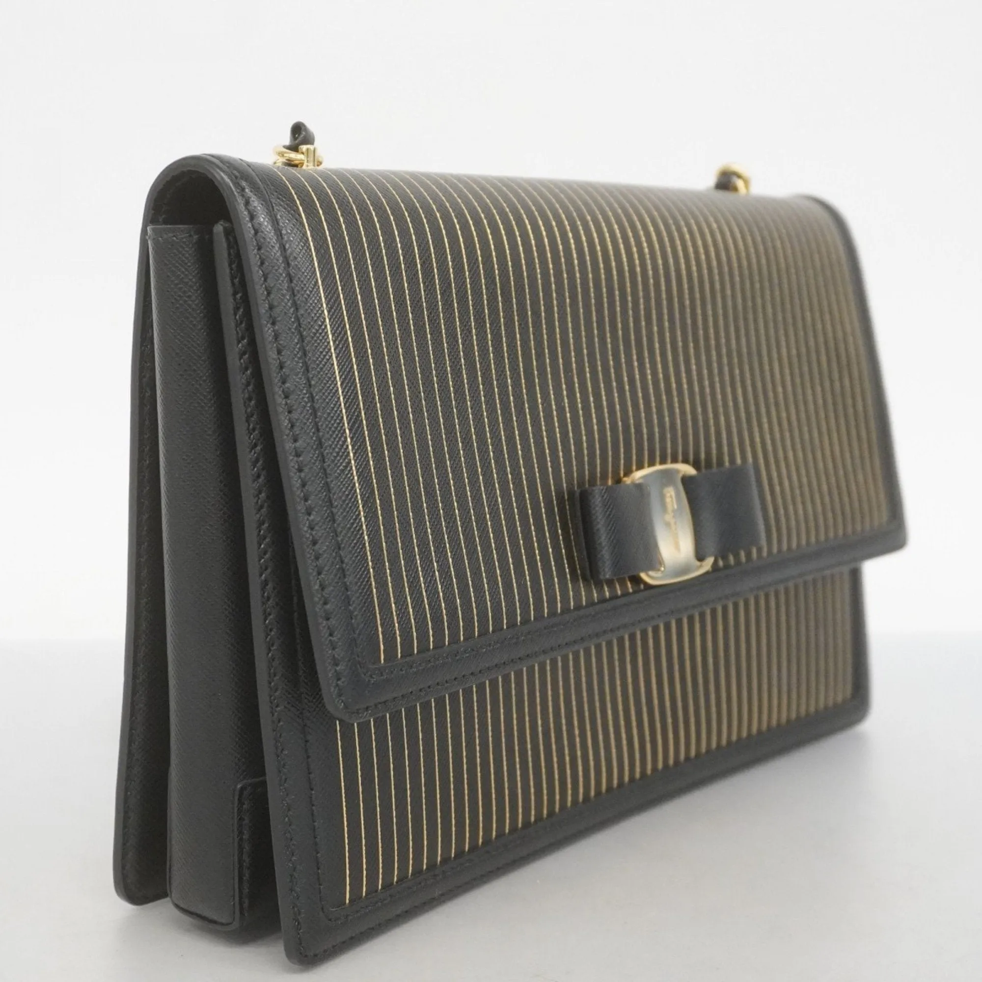 Salvatore Ferragamo Leather Shoulder Bag (Pre-Owned)