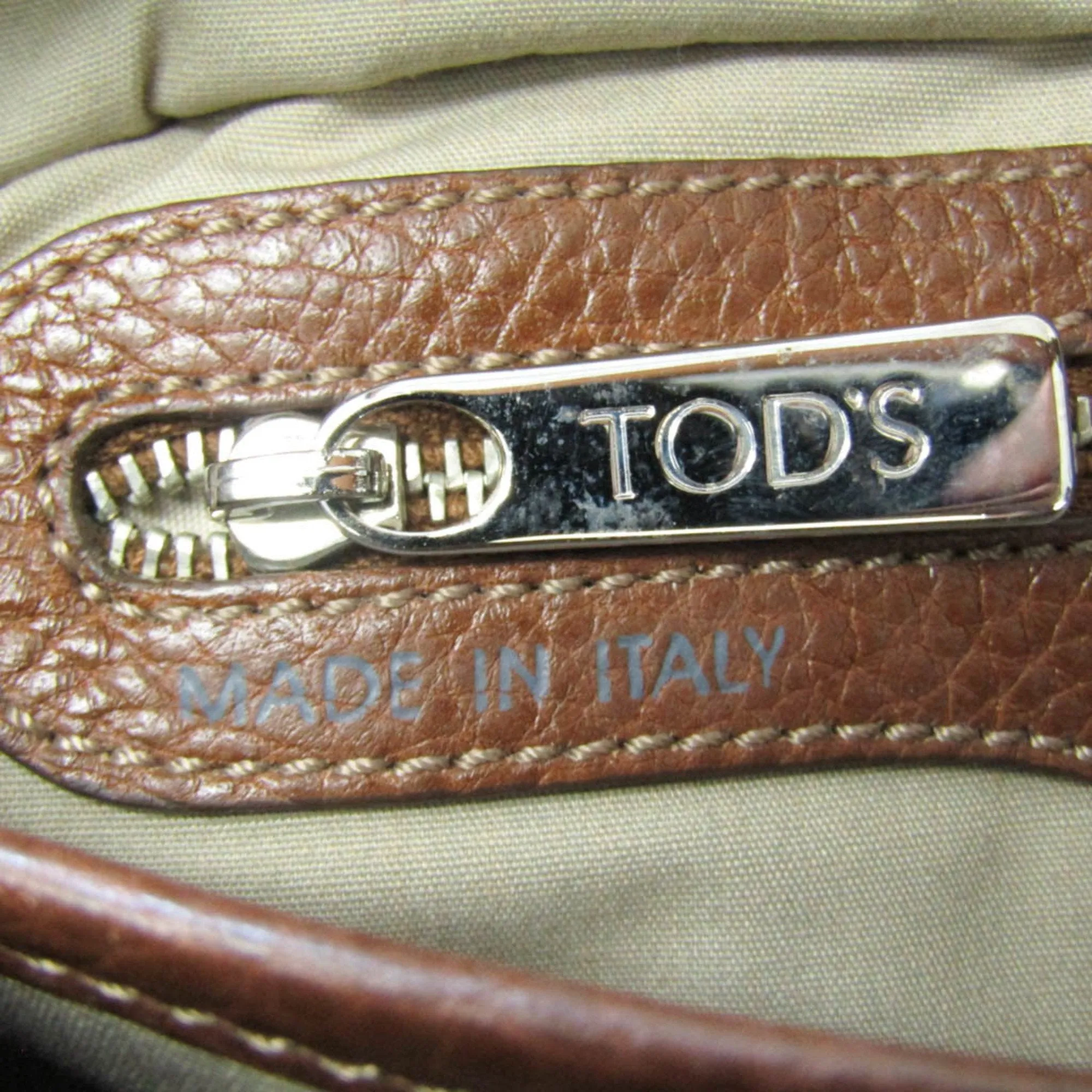 Tod's  Leather Shoulder Bag (Pre-Owned)